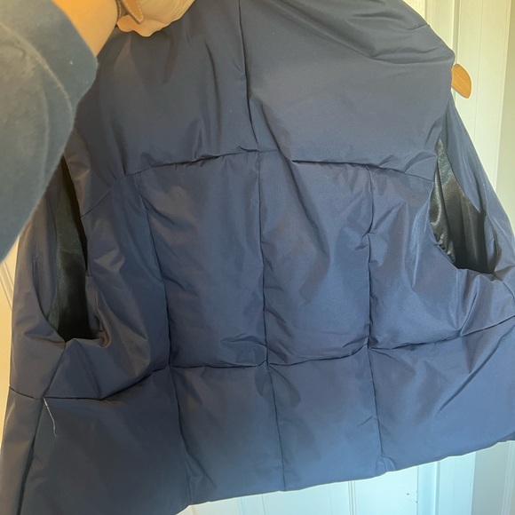 Pretty Rugged waterproof vest - Picture 5 of 8